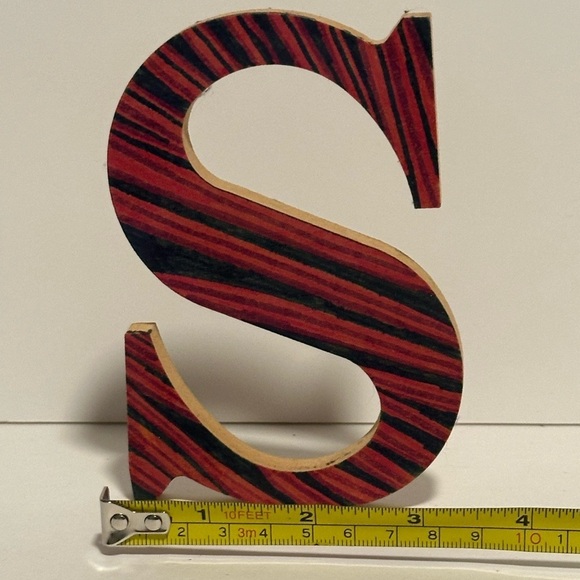 Wooden “S” Red and Black Decor - Picture 2 of 4